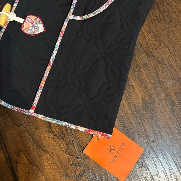 Chic Black Vest with Colorful Trim - Picture 4 of 9